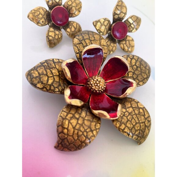 Vintage 1960s Goldtone & Enamel Floral Brooch & Earring Set - Picture 6 of 10